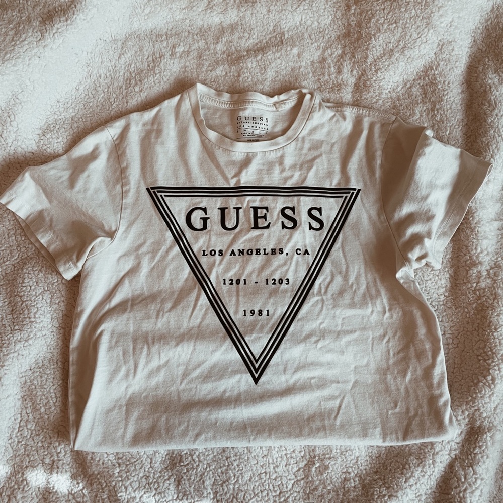 GUESS t-shirt